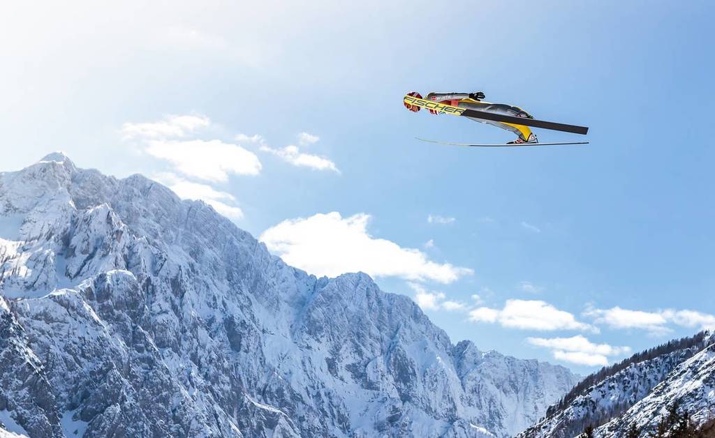 Côté saut à ski, la Slovénie n'a pour l'instant pas décroché l'or, pourtant pays phare de cette discipline et dont le coureur Primož Roglič a été un habitué.La vallée de Planica et ses tremplins sont d'ailleurs célèbres et accueillent des compétitions internationales.