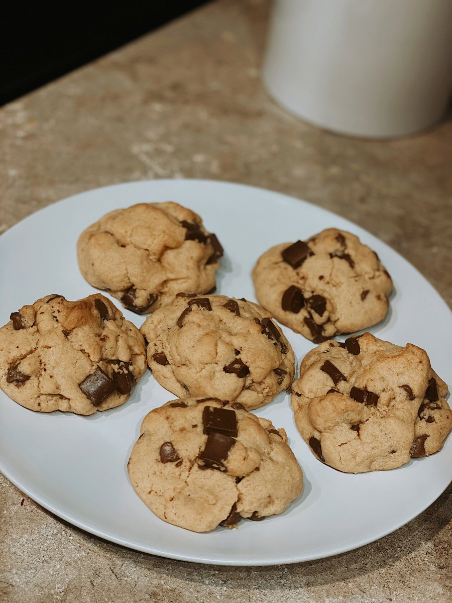 owens_kendall's tweet photo. Hello everyone! As many of you know, I started my own at-home business selling cookies and other treats! Please follow my instagram @ kendallskitchen2020 ! Message me for orders! :)👩‍🍳🍪 I appreciate all the support<3 #supportsmallbusiness#collegestudent#cookies https://t.co/SLnmCgm1mn