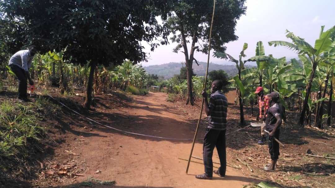 PascalTechRw's tweet photo. #RwOT Contribution in build our Nation's infrastructure is our goal
Last year 2019 #PascalMoto and #PascalTech with Diaspora contributed to building 8 Classrooms and a small Clinic
This weekend we will begin a 10KM Road construction to connect the same village to main Road https://t.co/rqjXFJAziI