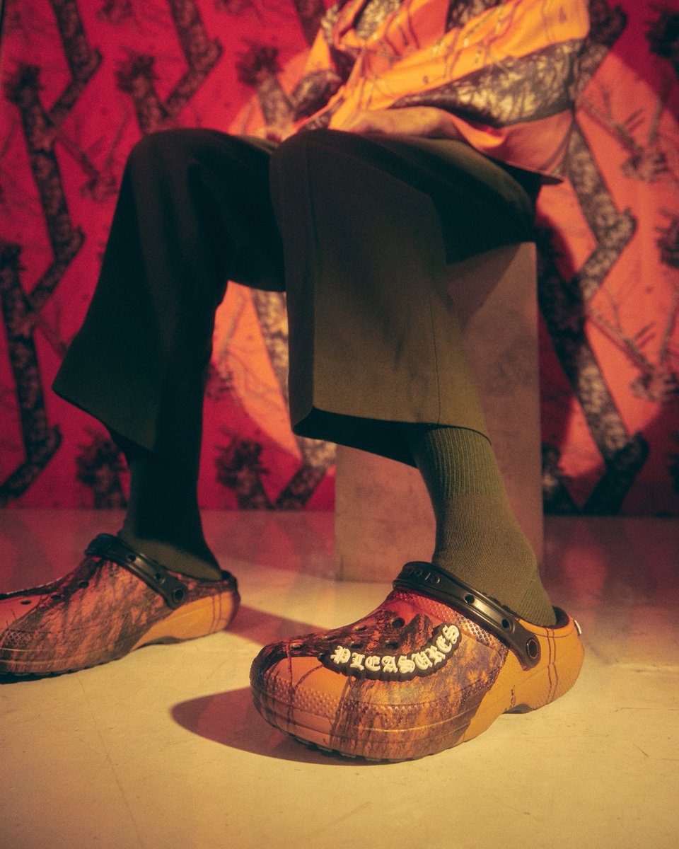Crocs's tweet photo. Get lost with the @pleasures_now x Crocs x @mossyoak collaboration featuring 3D branding and fuzz lining, available now, exclusively from https://t.co/6qWY0Ake7G. https://t.co/8va8o3fm00