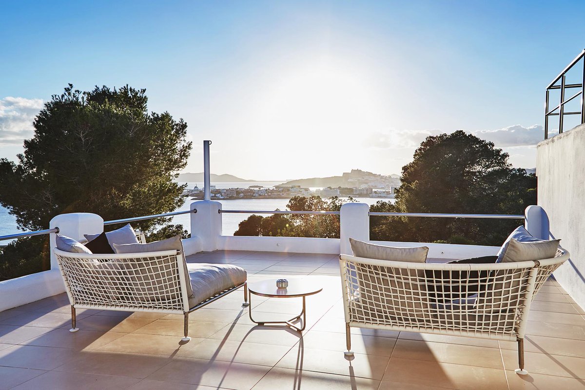 Ibizaislandvillas.com tweet media