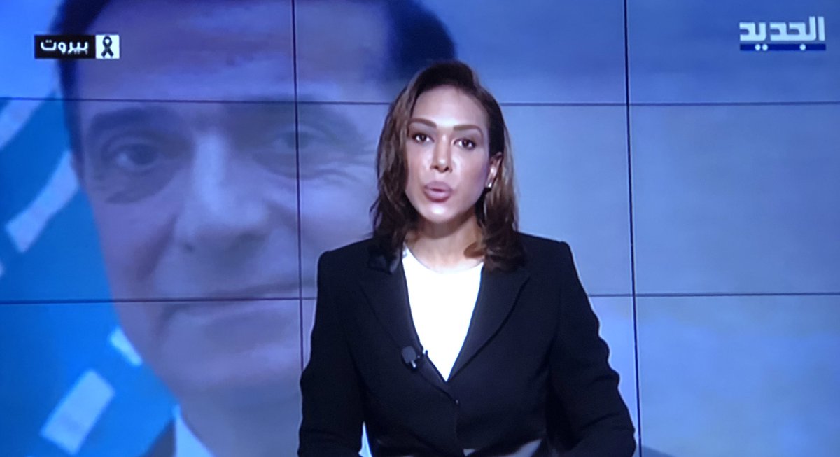 After breaking news, evening bulletin begins with opening editorial and picture of transport minister. Isn’t it time to resign, news anchor Ahmad asks. Also mocks defense council meeting, which reporter  @ramezelkadi compared earlier to (uselsss) Arab League meetings