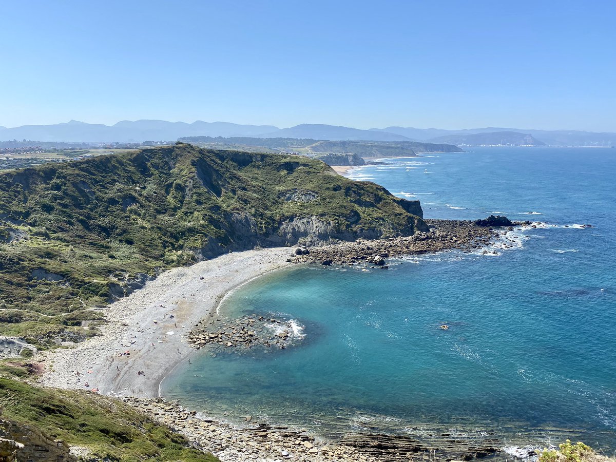 Etxeko inguruetaz disfrutatzen. Ze polita dan Bizkaiko kostaldea 🚲