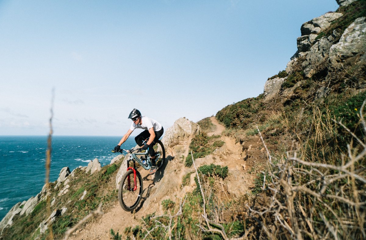 jeremyjanin's tweet photo. Hello à tous, 
Dans le cadre d'un projet perso photo / vidéo, je cherche des riders VTT à la pratique engagée (enduro et dirt) avec un bon niveau dans un souci d'esthétisme et basés dans le Nord (59 / 62).

Si tu connais quelqu'un qui connait quelqu'un... Contactez moi.
Merci :) https://t.co/G2JQlTOo0x