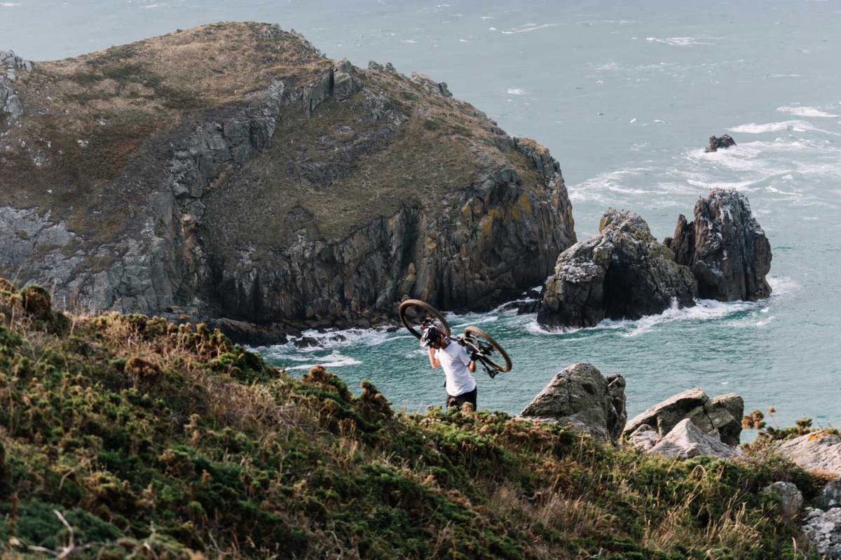 jeremyjanin's tweet photo. Hello à tous, 
Dans le cadre d'un projet perso photo / vidéo, je cherche des riders VTT à la pratique engagée (enduro et dirt) avec un bon niveau dans un souci d'esthétisme et basés dans le Nord (59 / 62).

Si tu connais quelqu'un qui connait quelqu'un... Contactez moi.
Merci :) https://t.co/G2JQlTOo0x