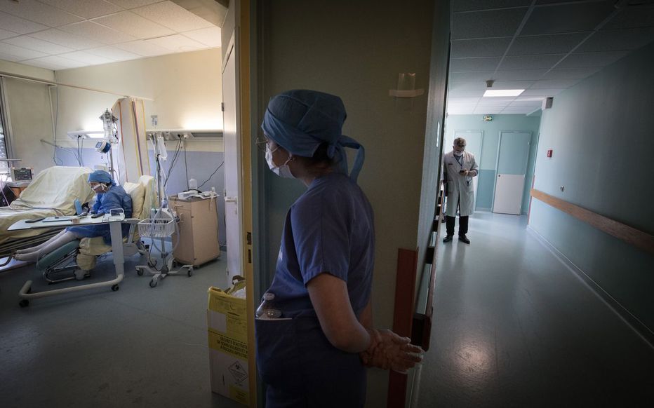 le_Parisien's tweet photo. 🔴 #coronavirus Près de 10 000 contaminations en 24 heures en France, un record depuis mi-avril

➡️ La Direction générale de la Santé dénombre 19 décès supplémentaires ce jeudi en milieu hospitalier >
https://t.co/y6HGuwyahE https://t.co/a9dFp3g4Ep