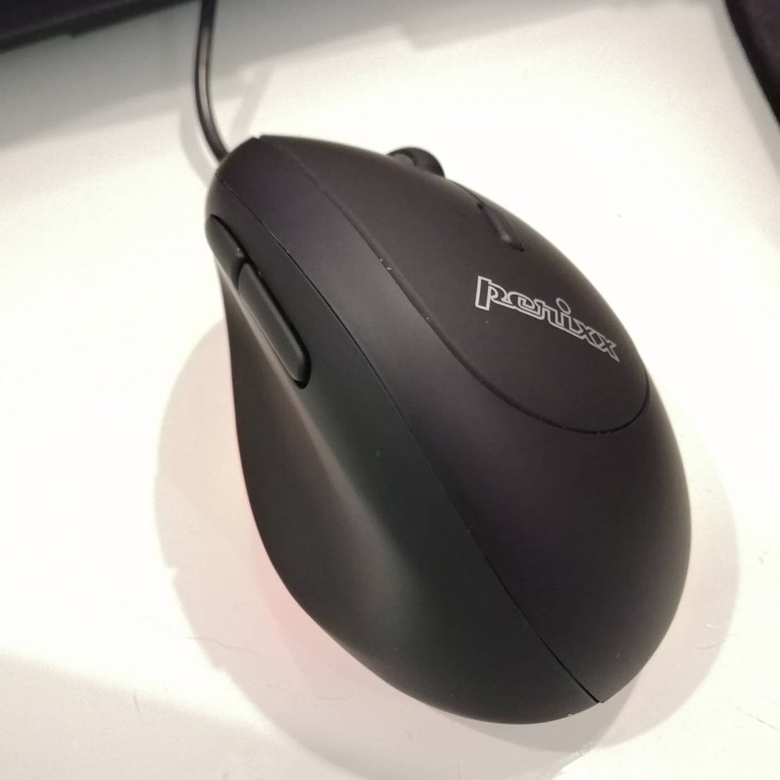 紫乃 みついろ 腱鞘炎が良くならないのでエルゴノミクスのマウスを買ってみた エルゴノミクスマウス はごつくて大きいのが多いけど これは女性にお勧めらしくサイズは良好 But 既に腱鞘炎になっている手にはサイドボタンの位置が不便で ボタンを操作 紫乃 みついろ 腱鞘炎が良くならないのでエルゴノミクスのマウスを買ってみた エルゴノミクスマウス はごつくて大きいのが多いけど これは女性にお勧めらしくサイズは良好 But 既に腱鞘炎になっている手にはサイドボタンの位置が不便で ボタンを操作
