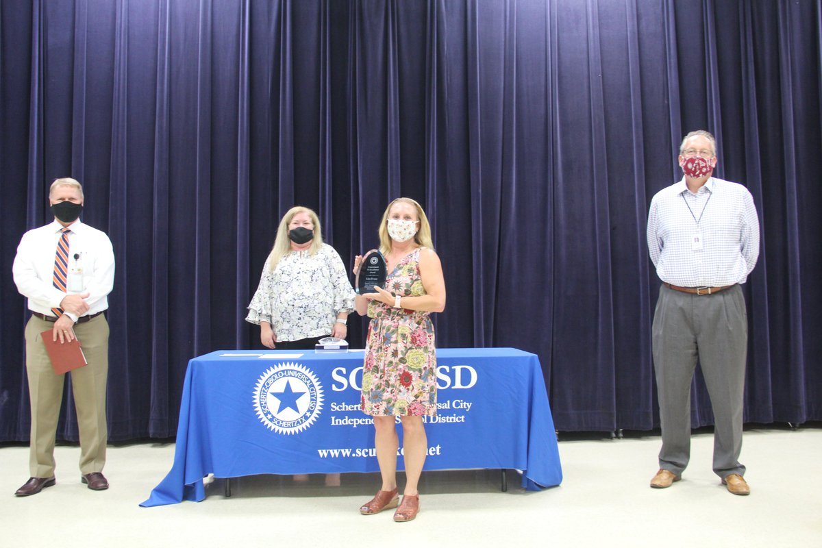 Commitment to Excellence/Years of Service tour for SCUC ISD employees makes a stop at <a href="/OGWolverines/">Wiederstein ES</a>: bit.ly/3mbRZYf

#TopWorkplace 
#WeAreSCUC 
#EveryKidEveryDay