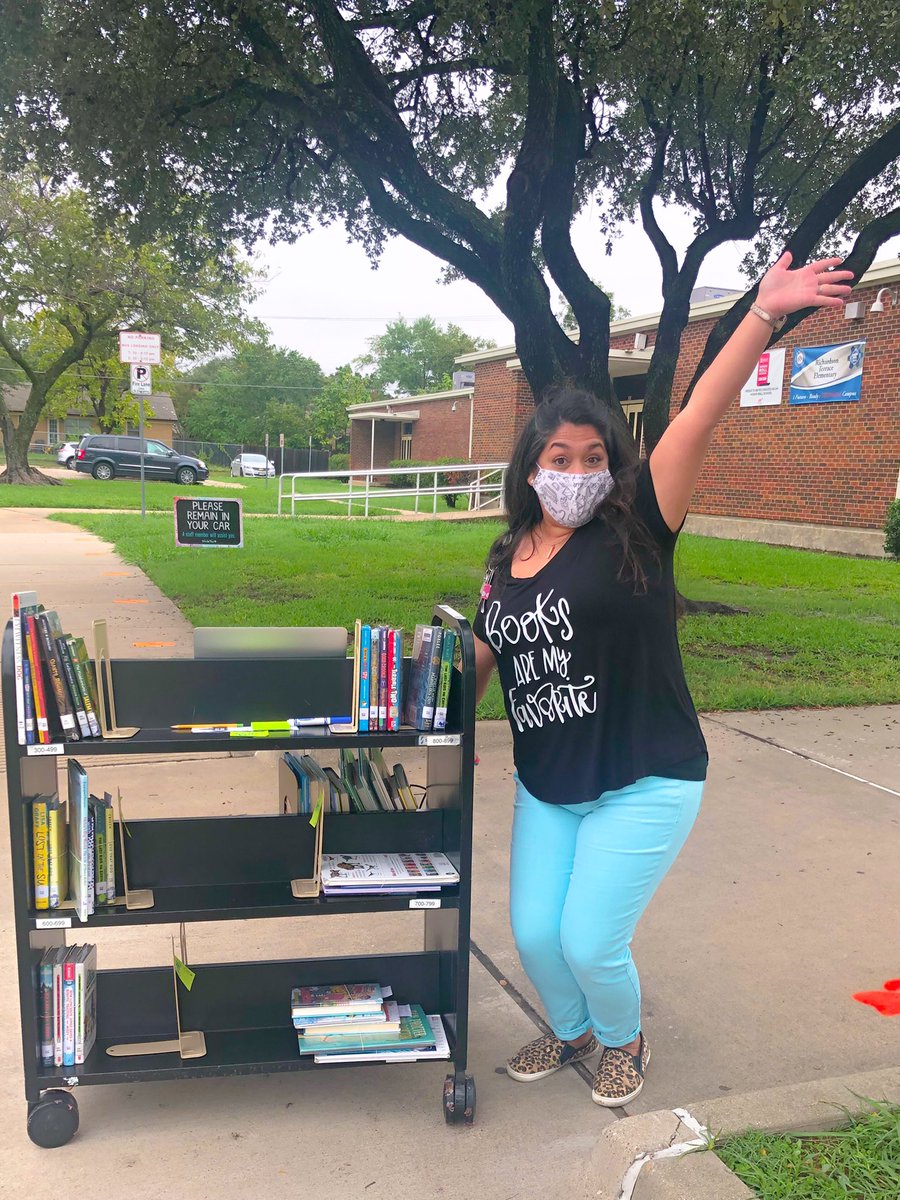 voliver1916's tweet photo. So excited for some of our 3rd/4th grade virtual @TerraceTigers to pick-up library books curbside! Happy Reading! #getemtigers #RISDWeveGotThis @LIBRARIESinRISD https://t.co/E9fC0TGQwB