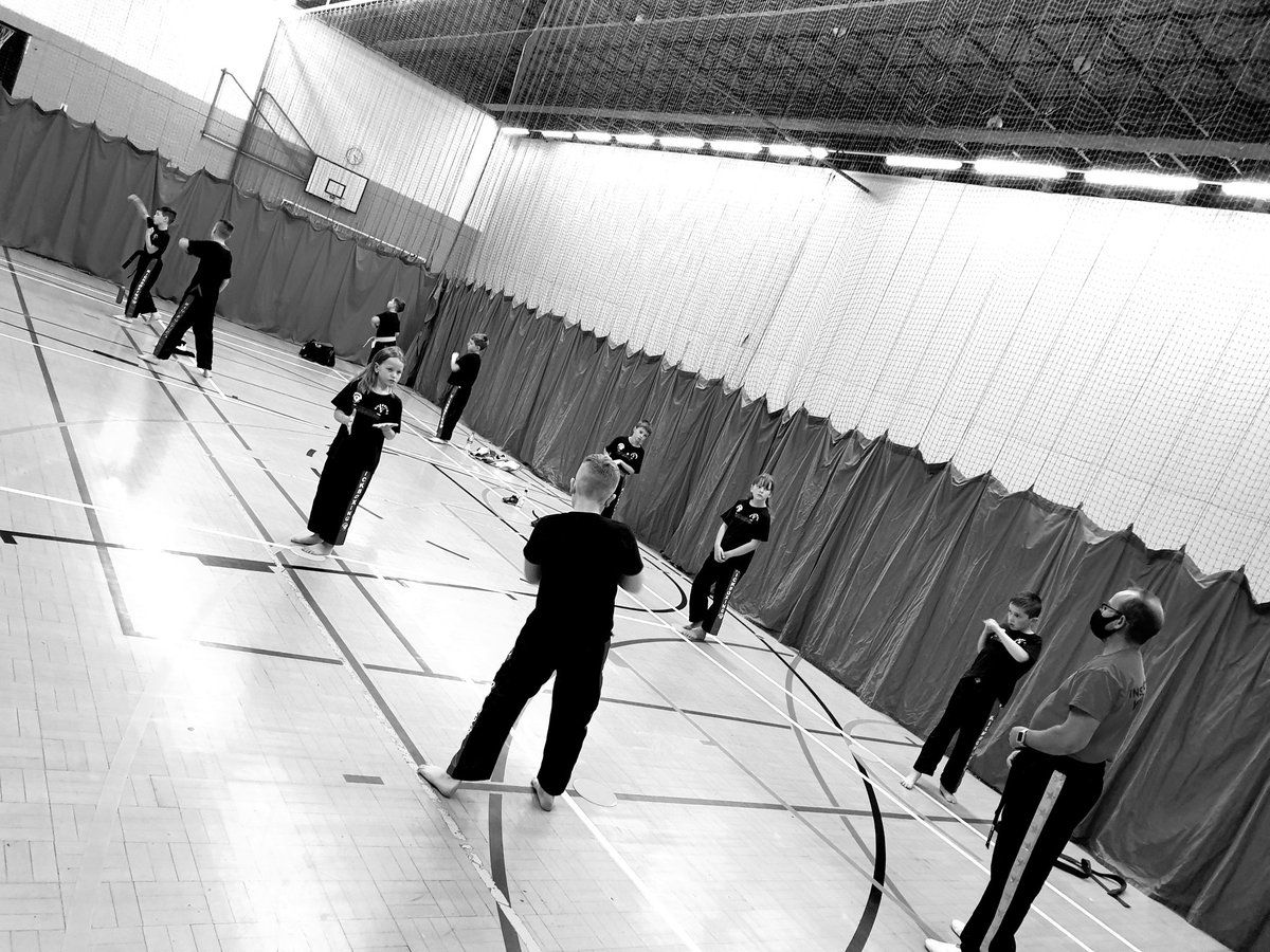 Ed_Scholes_PMAS's tweet photo. Training hard and staying safe 🥊🥊🥋
#kickboxing #pmas #martialarts #fitnesskids #FitnessMotivation #wisbech #kickboxingkids https://t.co/lDGur3uehE
