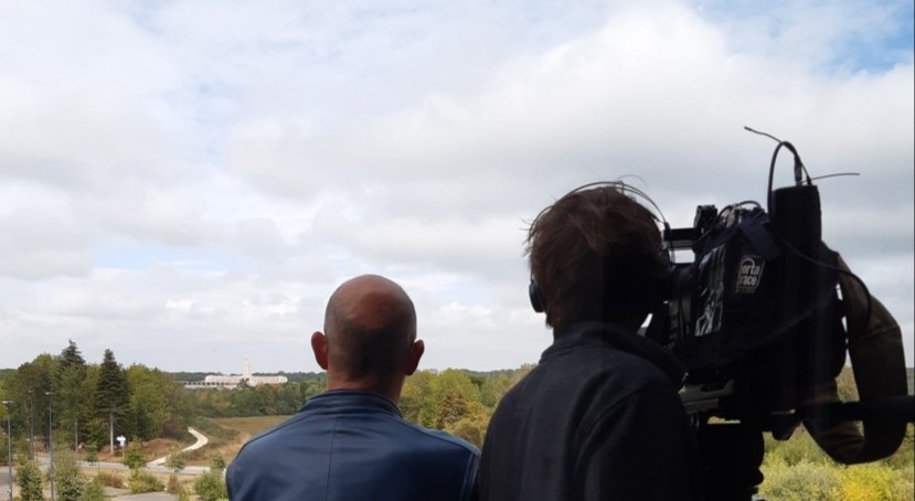 MeuseAttractive's tweet photo. #Endirect de #Verdun: tournage avec l'équipe de #lameuse pour #RTCTéléLiège. Diffusion le 15 septembre d'un reportage pour inviter à visiter les sites de la destination #LandofMemory
.
#loverdun @MemorialVerdun @Ossuaire @tourismeverdun @artGrandEst https://t.co/QY9SLd65Vu