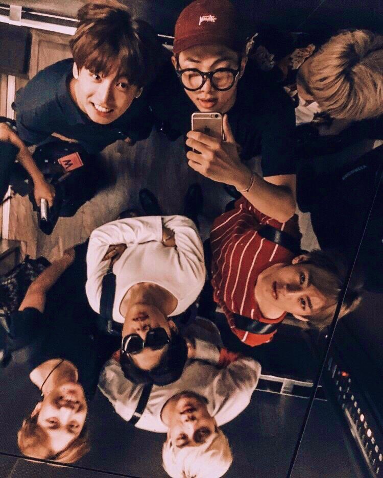 vanillaataack's tweet photo. I’ve done many mistakes in my life and I have even more regrets, but one thing that I’ll  n e v e r  regret and always thank and love myself for is the decision I made of standing #BTS ￼7 years ago. Damn, I made   myself a  H U G E  favour that day! @BTS_twt💜💜💜 https://t.co/LujXdnzTjo