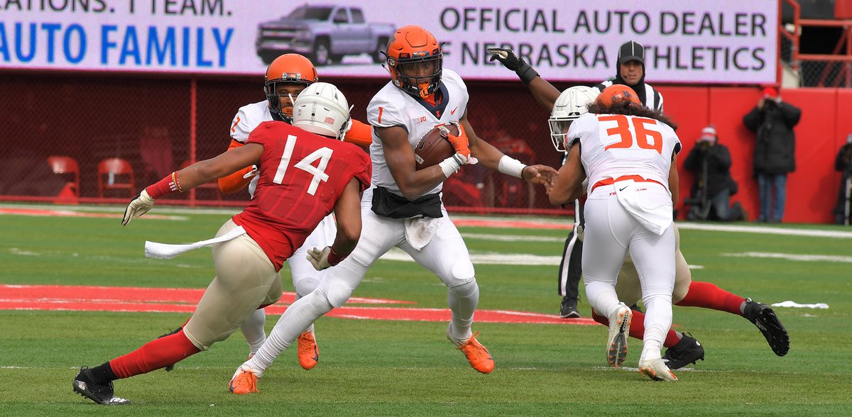 SSN_ILLINI's tweet photo. The correct answer is... AJ Bushโผ๏ธ
AJ broke the #illini single game record in the โ18 battle against Nebraska. He ran for 187 yards and 3 TDs๐คฏ He surpassed the previous record holder, Juice Williams, who ran for 174 yards and 2 TDs against EIU in '08
#JoinTheFight #tooILL https://t.co/65euhl69AT