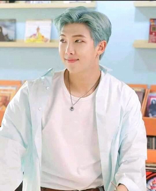 Maria96782625's tweet photo. Happy birthday kim namjoon i hope will update in your birthday,i wish BTS always the best in the musik https://t.co/BNuM1ogmPe