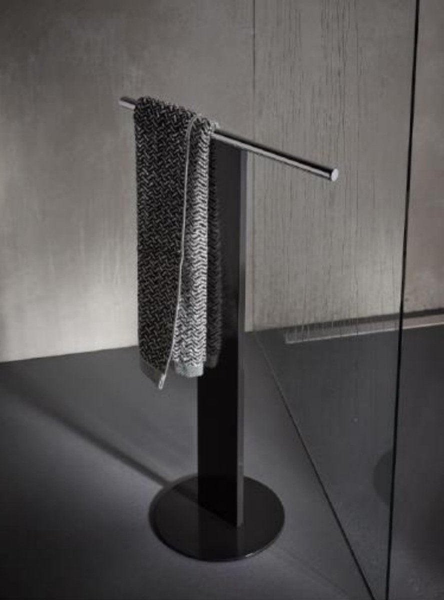 KeucoUK's tweet photo. New freestanding accessories for September.  With a powder coated stainless steel base and a powder coated aluminium vertical support for the chrome plated towel rails or paper holder. #bathroomaccessories #keuco #madeingermany #freestanding #bathrooms #CollectionPlan https://t.co/VnvFVX9zSY