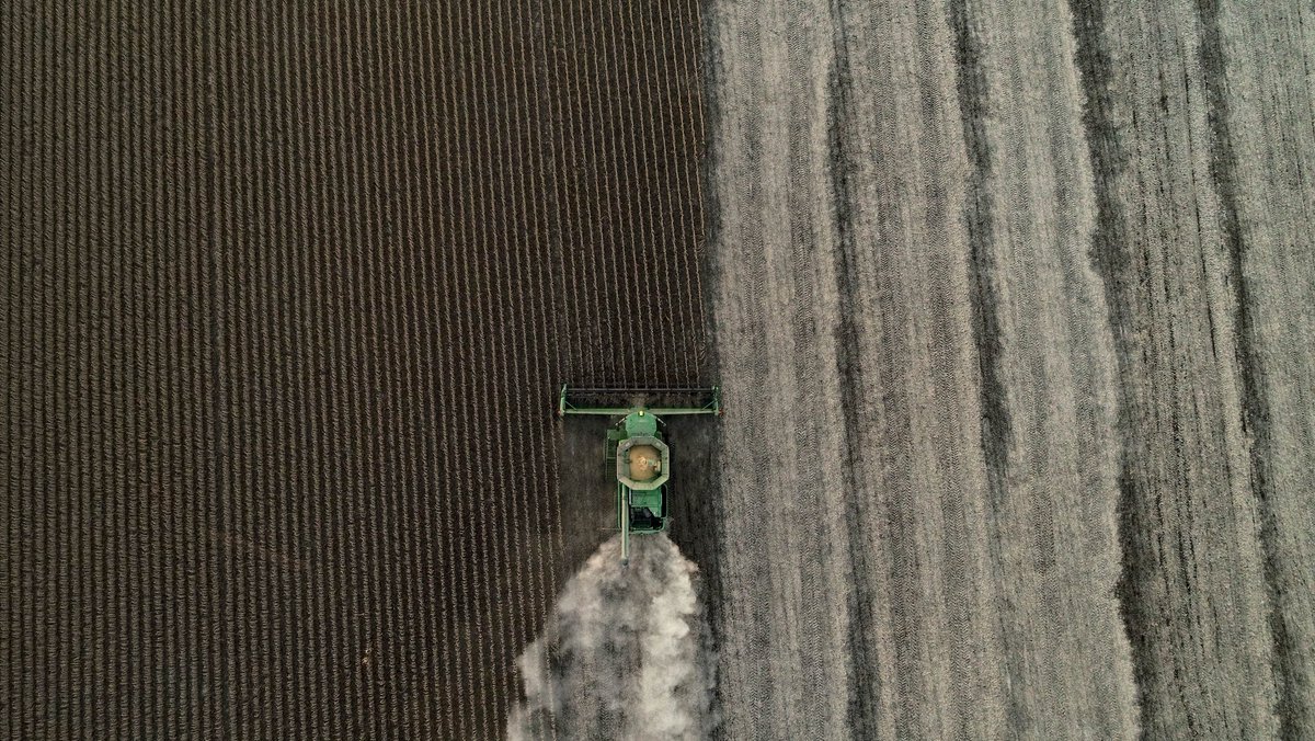 CJ_Hunts's tweet photo. @JohnDeere will be hitting the field soon here in central Iowa.

#KILOTERRA https://t.co/HlP08broYP
