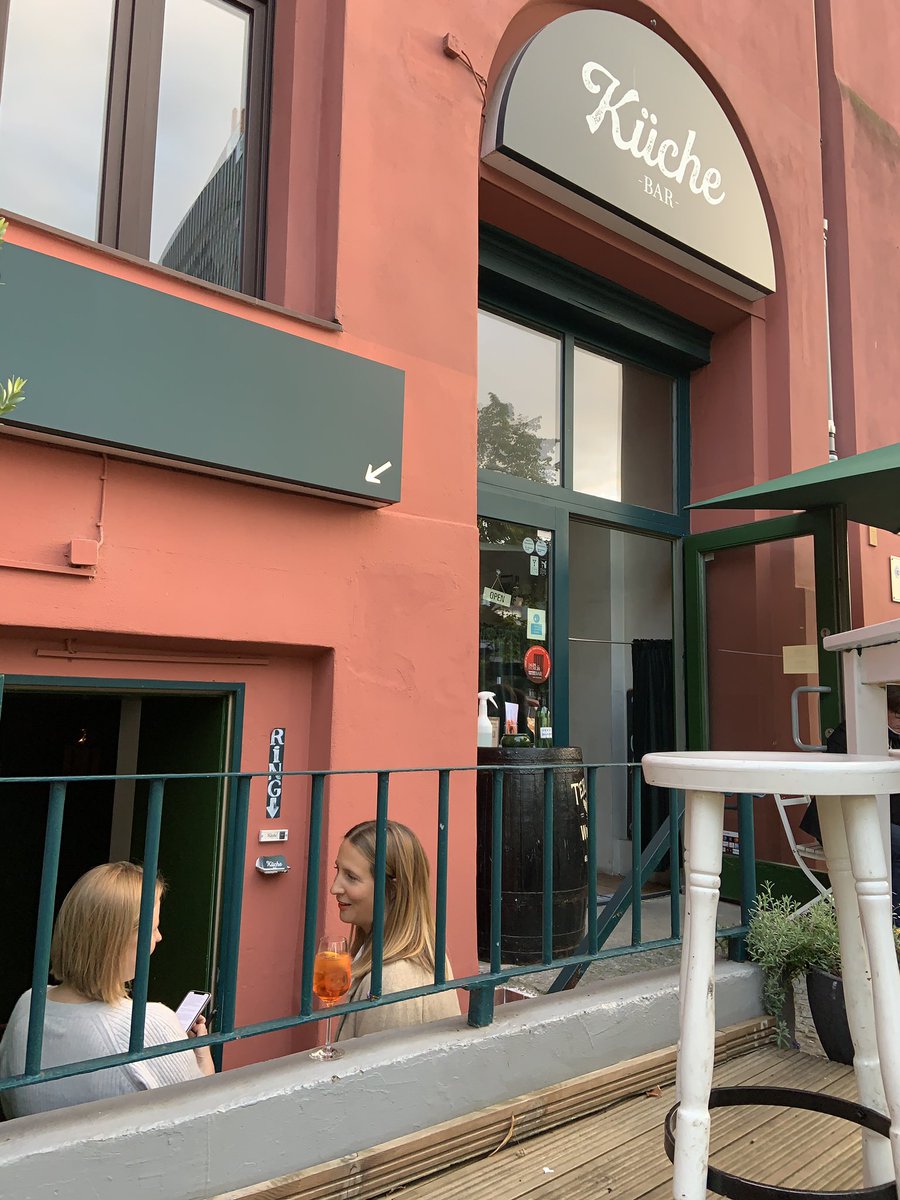 ulrikegrandi's tweet photo. Es geht los! @FintechLadies und das ganz offline und in echt in der Küche Bar! Danke für die Einladung @la_niccha und @SusanneKrehl #fintech #fintechladies https://t.co/tmrorXEguL