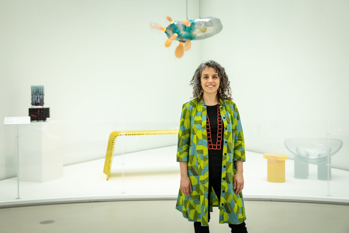 corningmuseum's tweet photo. Answering your #AskACurator questions for the next hour is Susie J. Silbert, curator of postwar &amp; contemporary glass. She curated our 2019 exhibition, #NewGlassNow, &amp; is the lead selector for #NewGlassReview, our annual exhibition-in-print about what's new in glass art &amp; design. https://t.co/PUQDSP1cl5