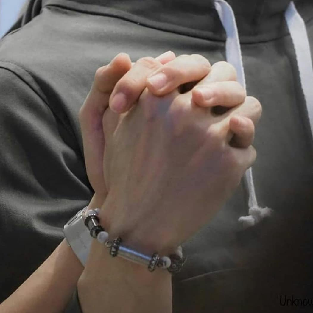 A thread of  #MewGulf holding hands Please feel free to add you favorite pictures as well   #MewGulf