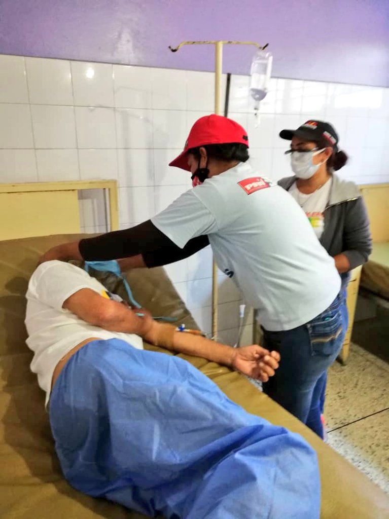 FelixR_JPSUV's tweet photo. #JuevesSocial🤝
Felicito al equipo de mujeres valientes de la Dir.Desarrollo Social que día a día salen a brindarle protección a nuestro pueblo. Porque a pesar de la pandemia que estamos atravesando, la revolución y el amor por su gente no se detiene y continúa haciéndose sentir. https://t.co/fxVw8D6VVe