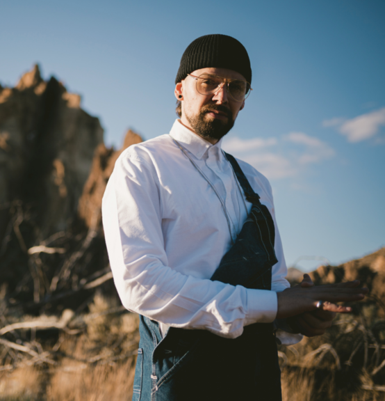 jubileecastent's tweet photo. #RICHLIN Releases New Video "Love Like Thunder" @richlinmusic @ryansmusic @goteerecords 
https://t.co/HK0dFy2s74 https://t.co/rw36ZxaIo4