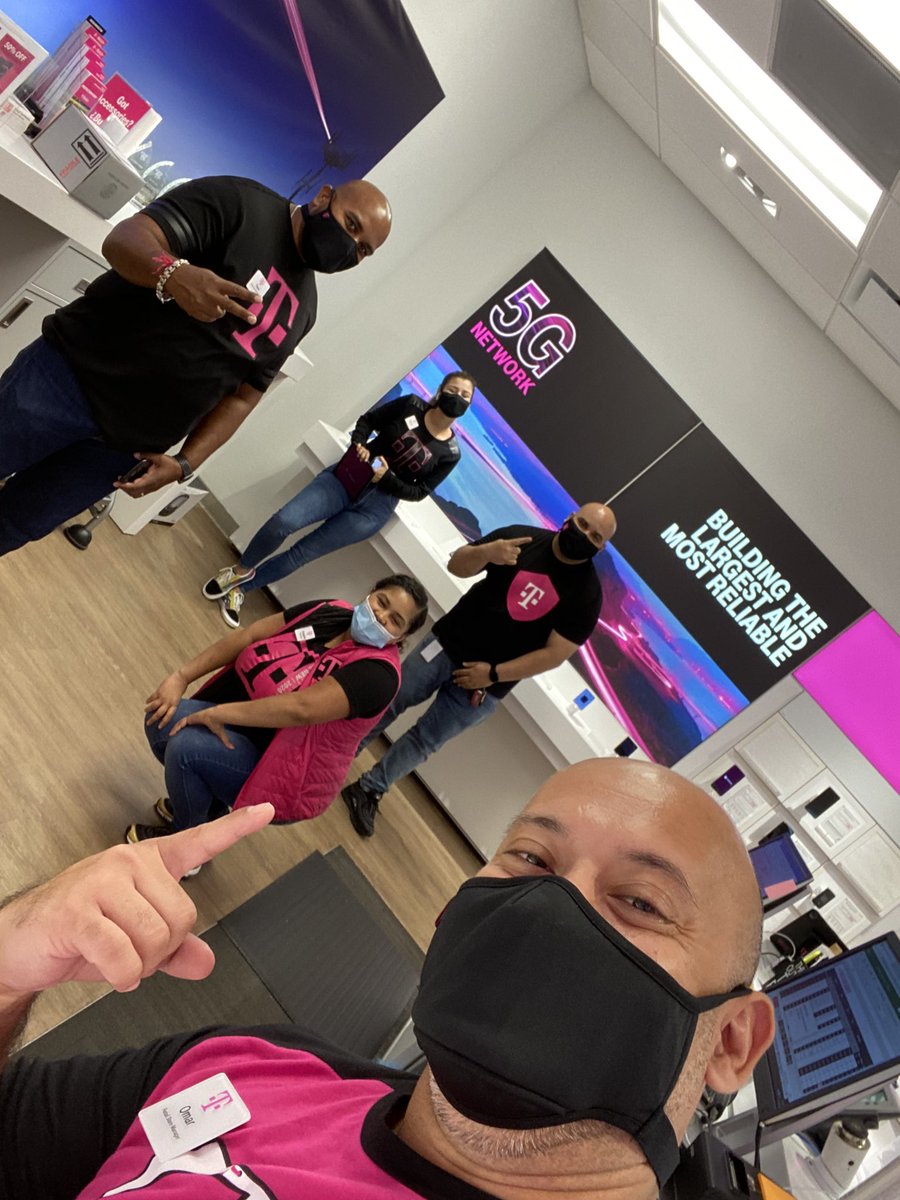 El jefe <a href="/MRM8907/">Mike Martinez</a> coming thru dropping some knowledge and motivation to the whole team, we appreciate you #orlandoelite #osouthpacesetters
