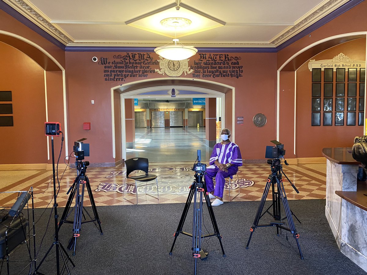 Omarisal's tweet photo. #MorningUpdateShow - 11am(ish) - Today we are still live from the #CentralDistrict and today we are at the greatest high school ever, Garfield High School! #CDorSeeMe #GoBulldogs https://t.co/3PynHSiXLb