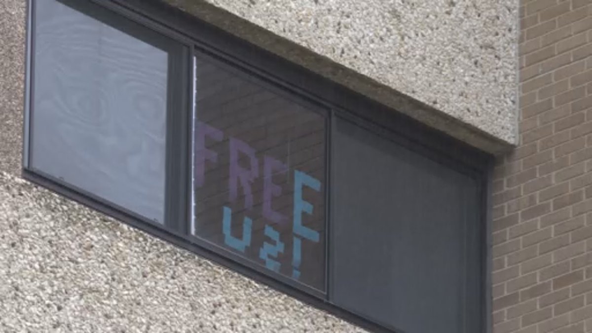 GabriellaRusk's tweet photo. A  few of the "messages" from dorm windows at Witte and Sellery, the two UW-Madison residence halls directed to quarantine for two weeks. @nbc15_madison #NBC15 https://t.co/lMG9zCmxEc