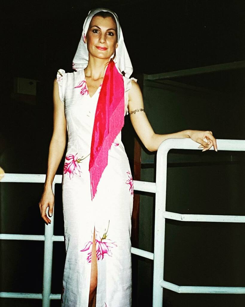 wastewin7's tweet photo. Esas fotos del backstage…
.
.
Those backstage pics…
.
.
#EseVestidoYaNoMeCabeNiEnUnaPierna #CuandoEramosJovenes #WhenWeWereYoung #TBT #throwbackthursday #FotoDelRecuerdo #Memories #Recuerdos #BackstagePic #2000sFashion https://t.co/h76MnBdUKx https://t.co/8722NHhVpz