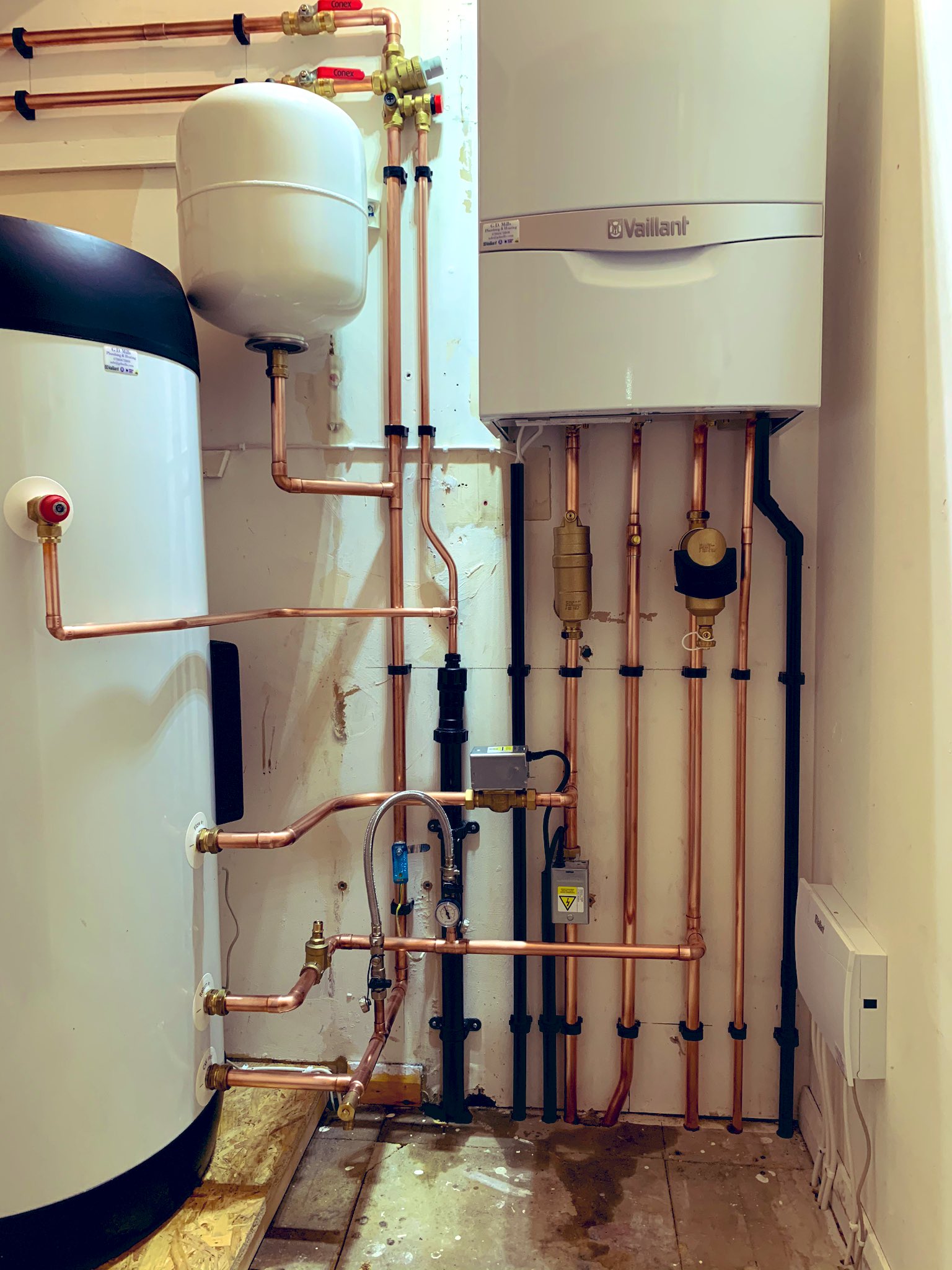 Ryan Mills on X: Busy two days fitting this Vaillant EcoTec Plus 624 with  200L Unistor and full Vaillant controls down in Peebles. - Complete  Spirotech protection and given a blast with