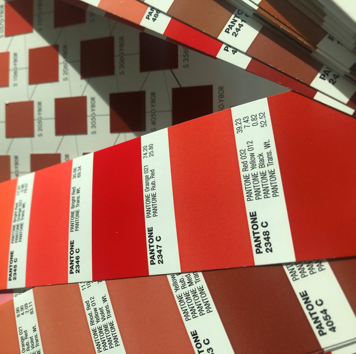 _colorworks_'s tweet photo. Two of our designers collaborate (safely) and savor the moment the entire team has been waiting for all week, namely picking the right reds... and more... for our brand new #colorforward2022 #trendstories #trendforecasting https://t.co/dM5Qf99cMi