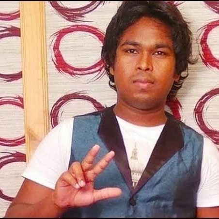 SINCORLEONE's tweet photo. He has made some waves on #socialmedia with searing #lockdown raps.. strikin' biggies like @VivianDivine
@VishalDadlani @dubsharma
Even @BBCIndia
The name is Duleshwar Tandi aka Rapper Dule Rocker🤟
@DuleRocker
#StraightOuttaKalahandi
#RapperDuleRocker https://t.co/TPdfceYCLs