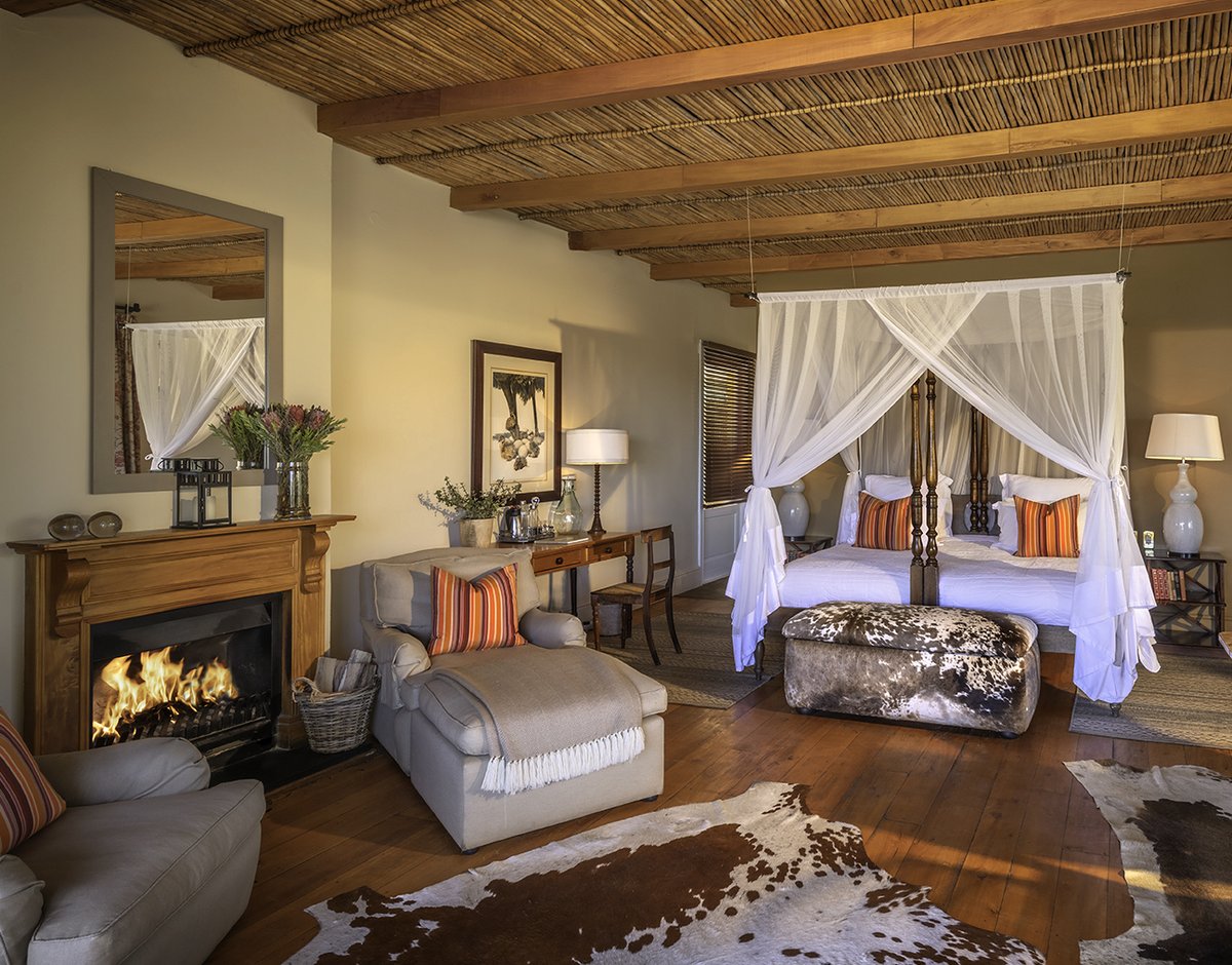 SamaraKaroo's tweet photo. A mix of earthy tones, natural textures and local antiques adorn the rooms at Karoo Lodge. This is one of three Karoo Suite cottages - just the place to relax in between game drives.
Find out more: https://t.co/mdmgUxjSiD
#SamaraKaroo #KarooStyle #SafariForTheSoul https://t.co/Is6thn7Dmj