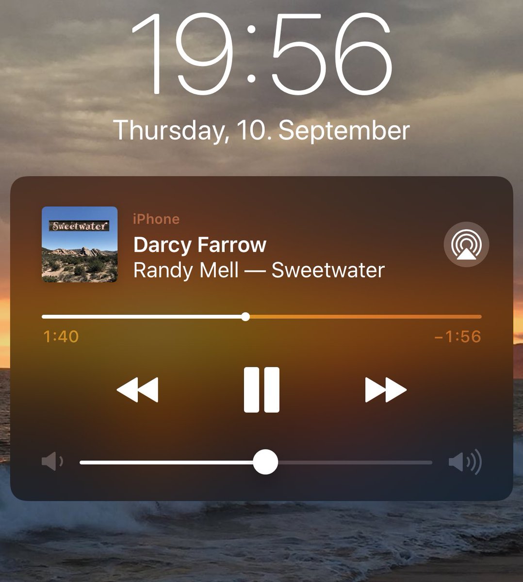 kate04us's tweet image. The thin line of sound between me and an anxiety attack today. #work #TooManyPeople #music