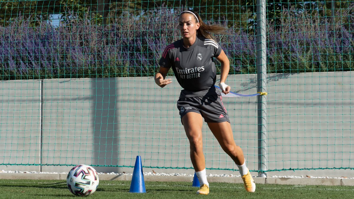 realmadridfemin's tweet photo. 📸Nobody can drag me down🔥
#HalaMadrid | #RMFTraining https://t.co/PqCnRgpj1I