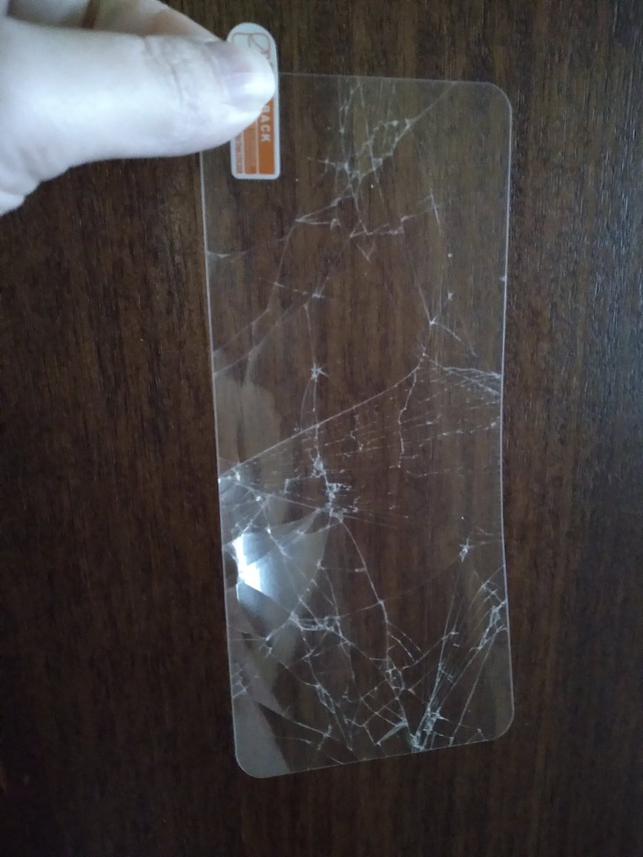 jensenfanchile's tweet image. En este estado me llegó la mica que compré por @LinioChile dónde puedo hacer mi reclamo formal y quiero la devolución de mi dinero, ya que perdí la confianza con el servicio de entrega #linio 
O sea que la carcasa de mi celu llegará hecha pedazos igual.