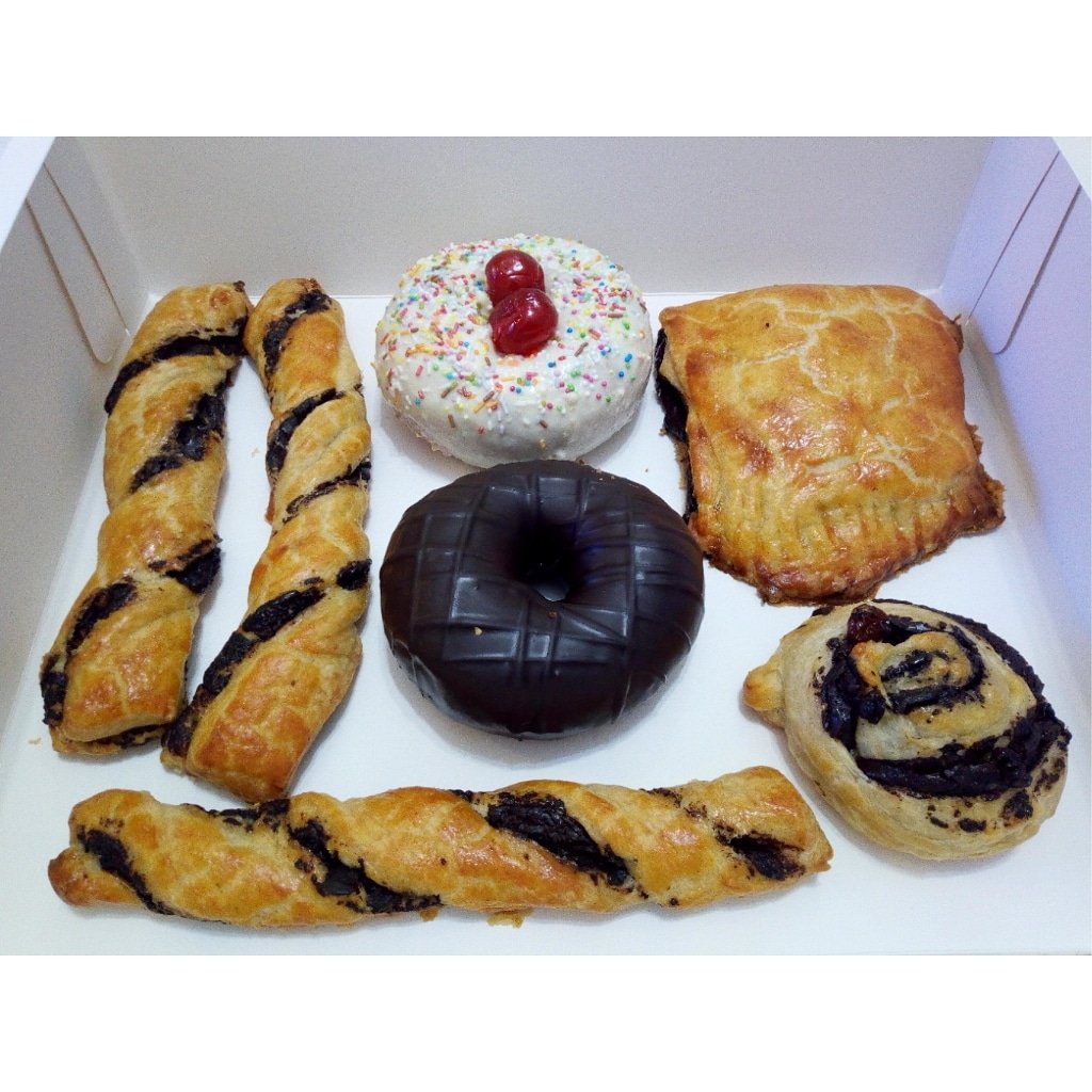 ByChloe256's tweet photo. Assorted box of puff pastries available 🍩😋🤤
Give us a call and we'll deliver to you.
#puffpastries #fun #baking https://t.co/OKLFZptJKd