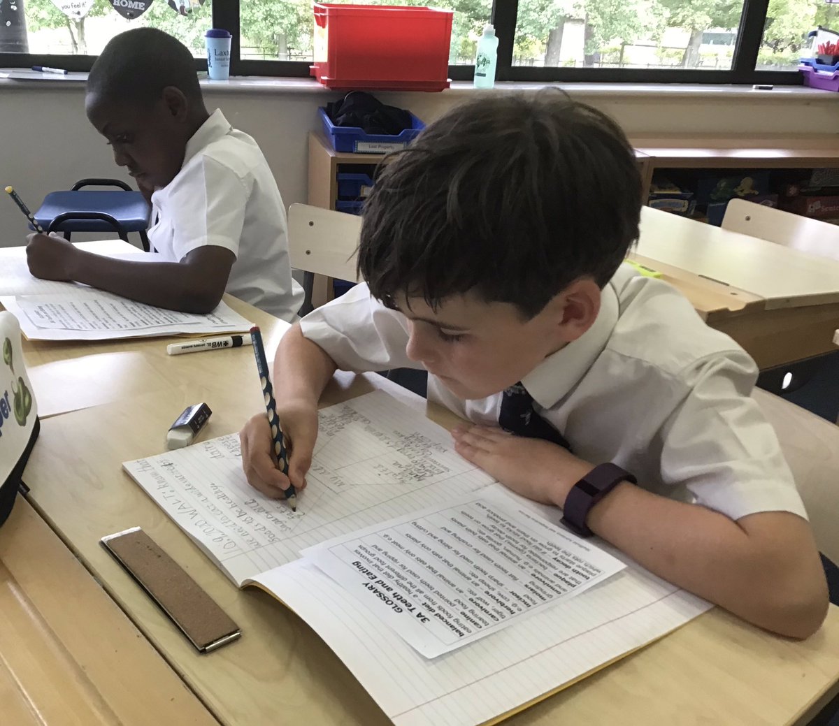 LaxtonJunior's tweet photo. Mouths were watering in Year 3 this afternoon as we explored the variety of foods which make up a balanced diet. Healthy eating is delicious and nutritious! @Foodafactoflife @BNFEvents #BNHEW20 #WeAreLJS #LJSYearThree #LJSScience https://t.co/RciPV8TMlN