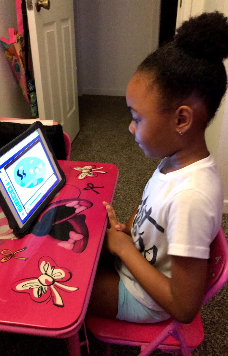 kimberue1's tweet image. The joys of Kinder... just wanted her teacher to know she studying (Kinder style)... Virtual learning for a Virtual generation #MsLaceySharpBunch #KinderVibes @BellfortECCHISD