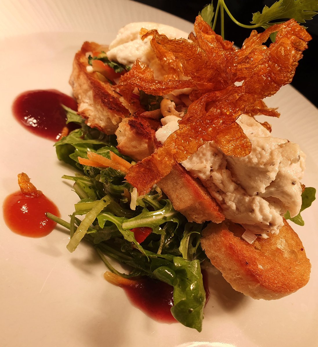Lock13Sallins's tweet photo. Coolooney Goat's Cheese Sourdough Bruschetta, Boyne Valley Honey & Cracked Black Pepper, Tomato & Red Onion Gel, Balsamic Reduction, Rocket & Red Onion Salad, Carrot Crisps
#GoatsCheese #Bruschetta #Irish #Produce #Lock13 #Gastropub #Sallins #Naas #Kildare https://t.co/gvuR8oi8hN
