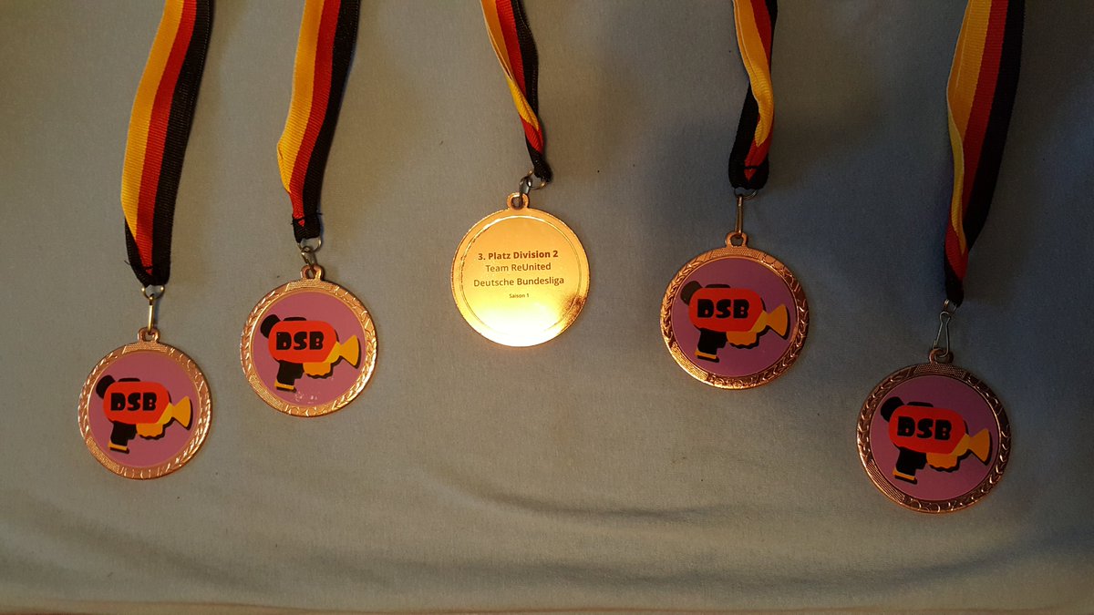 ReunitedSpl's tweet photo. The medals are here!
The reward for our third place in @DSplatoonLiga🥉!
Pretty good result for being a casual team🙂 https://t.co/aUoWNW6EQW
