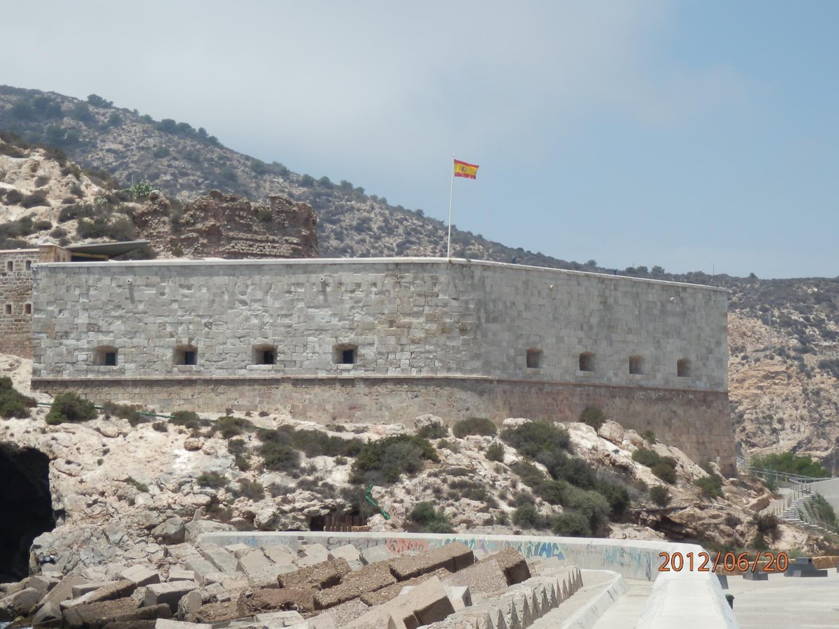 JRGMIV's tweet photo. @perezreverte Don Arturo, esta foto la hice yo mismo en la fecha que indica esta, del fuerte de Navidad de nuestra ciudad, seguro que el Ayuntamiento  se quedó sin presupuesto para reponerla.  Un saludo y espero que le guste. https://t.co/6FXsZaZrVP