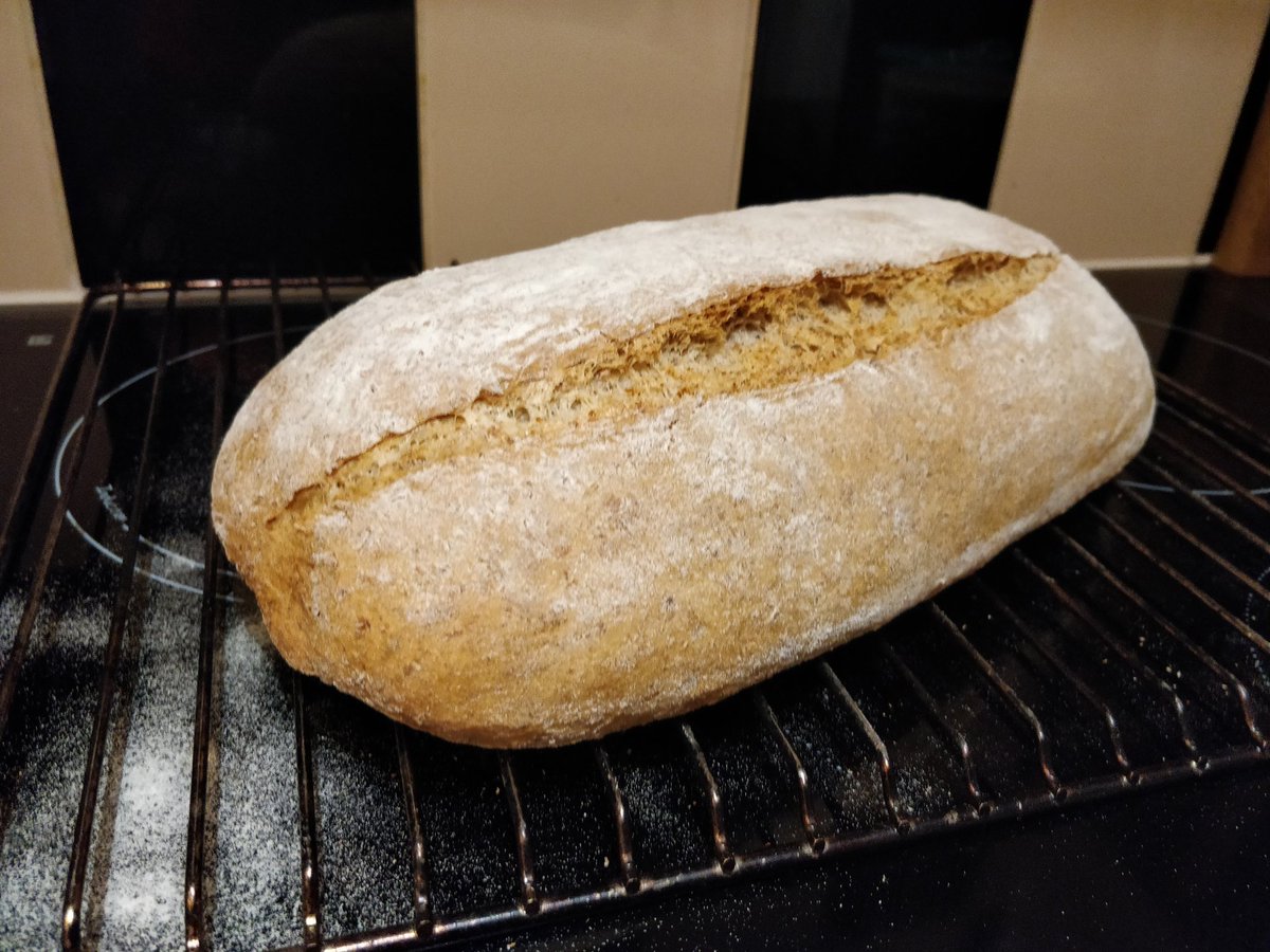 Netherking9's tweet image. Standard yeasty bloomer. Used soya milk instead of butter or oil. 
Perfectly nice but not the best. 
Got 3 different sourdough loaves coming this weekend 😍
#SourdoughSeptember