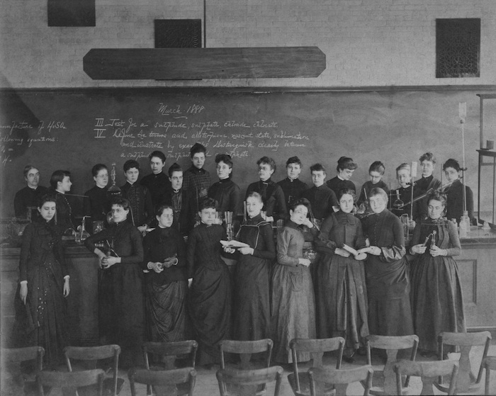 Hey, educators! Want to include pioneering #WomenInSTEM in your teaching this fall? Use our downloadable activities, puzzles, and posters about the history of women at <a href="/MIT/">Massachusetts Institute of Technology (MIT)</a>: libguides.mit.edu/c.php?g=991573… 📸 <a href="/MITMuseum/">MIT Museum</a>