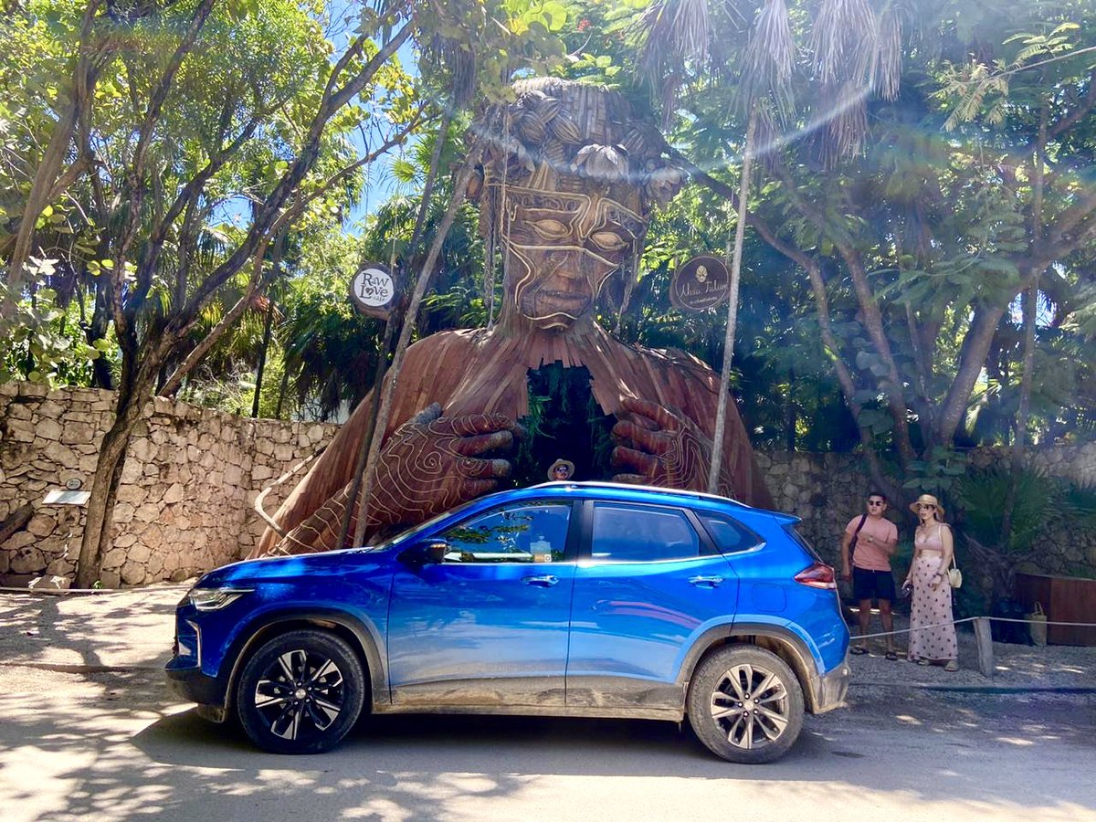 AutosyMas's tweet photo. Llegamos a #Tulum🌺 este #TrackerTrip se pone cada vez mejor!en el exterior #ChevroletTracker  tiene líneas estilizadas que junto con los rieles de techo cromados y un spoiler trasero, muestran un diseño moderno y deportivo. #ReactivaMexico @ChevroletMexico https://t.co/AFUiGv1Kz1