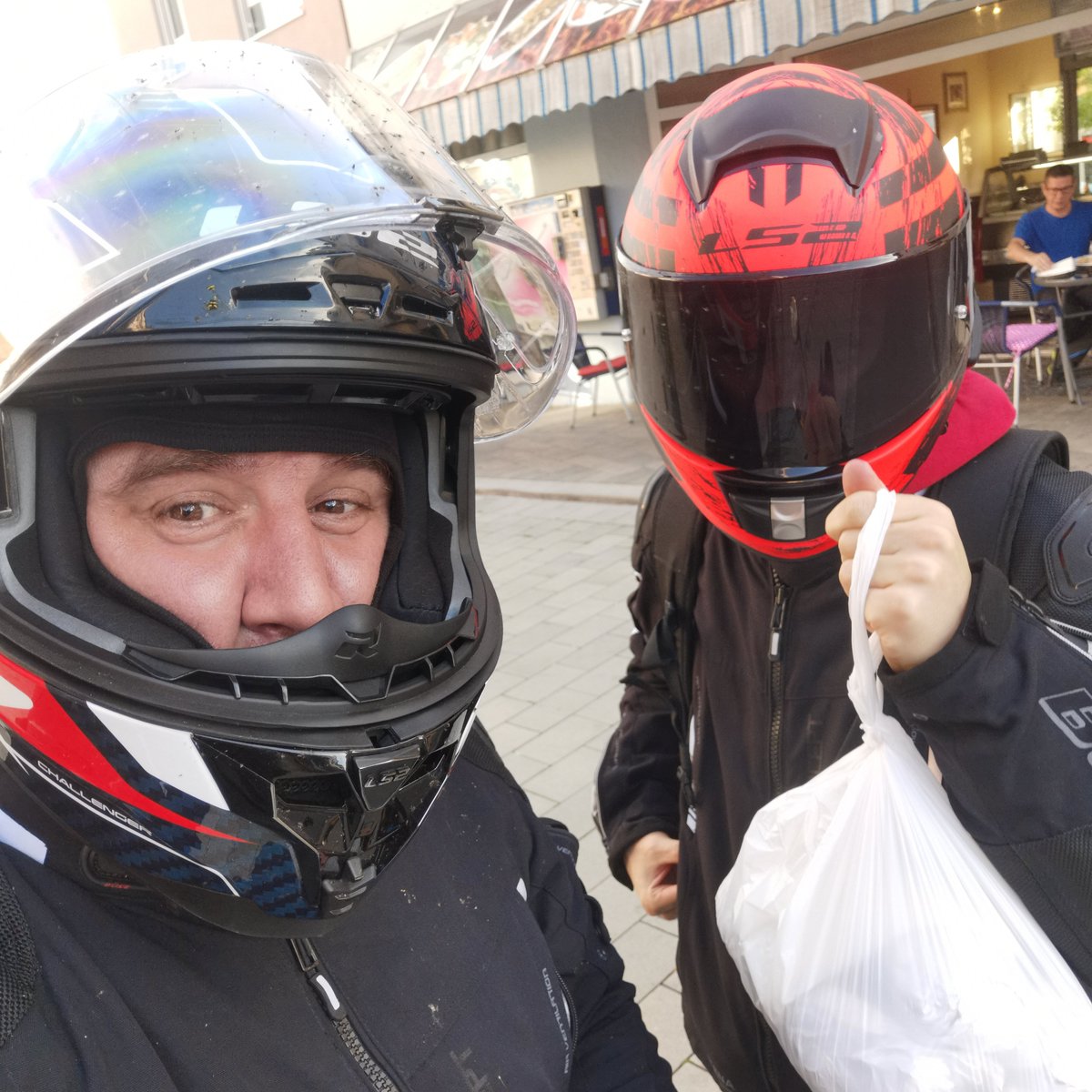 co0ld_r6's tweet image. Our New job... Food delivery guys