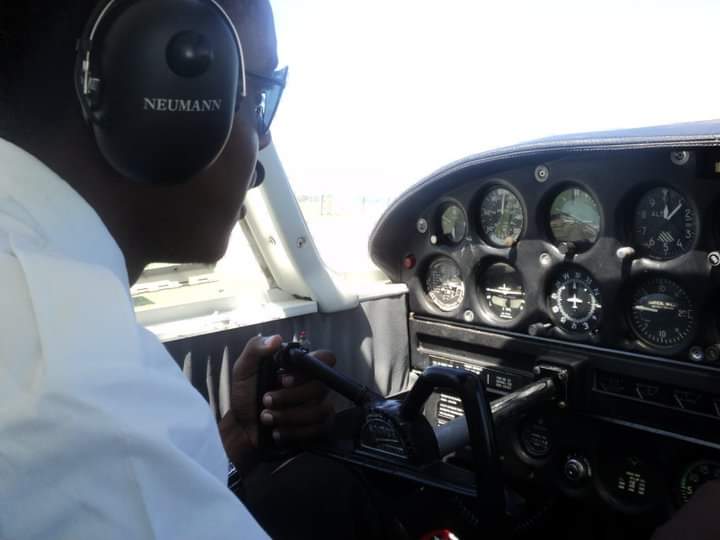 chiggzTHE3rd's tweet photo. #Tbt 1st week of Flight school when i was just a young boy from Zimbabwe with a dream to be a pilot. Got this photo taken for my parents and i was holding controls i had no idea what they did 😂😂 Anyway year's later we now know and qualified to teach 🛩️😊 Your dreams are valid https://t.co/Kqn4OPe612