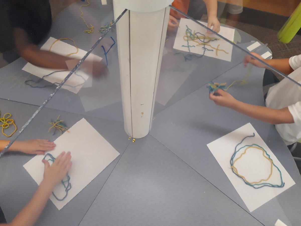 krisloche_sc's tweet image. MakerSpace fun today! Exploring lines with string! #angeloakes #steamactivity
#kindergarten