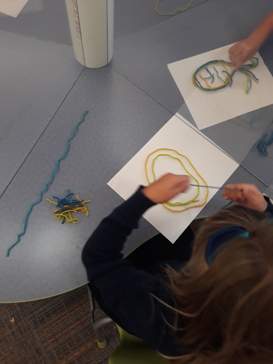 krisloche_sc's tweet image. MakerSpace fun today! Exploring lines with string! #angeloakes #steamactivity
#kindergarten