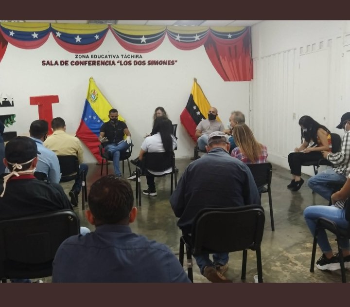 CDCETachira's tweet photo. Equipo de Zona Educativa Táchira en reunión con: @Conatel y director  de comunicaciones @ArguelloYepfri activando georeferenciación de conectividad para las instituciones educativas. 
#AmistadYCooperacionPorLaVida 
@NicolasMaduro @psuvaristobulo @charlychaves  @FundabitTachira https://t.co/oQpZVBSYbh